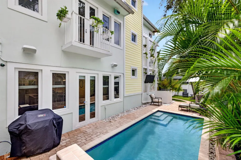 500 NE 17TH AVENUE Fort Lauderdale, FL 33301