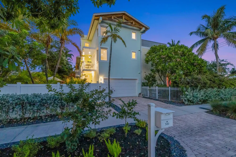 500 NE 17TH AVENUE Fort Lauderdale, FL 33301