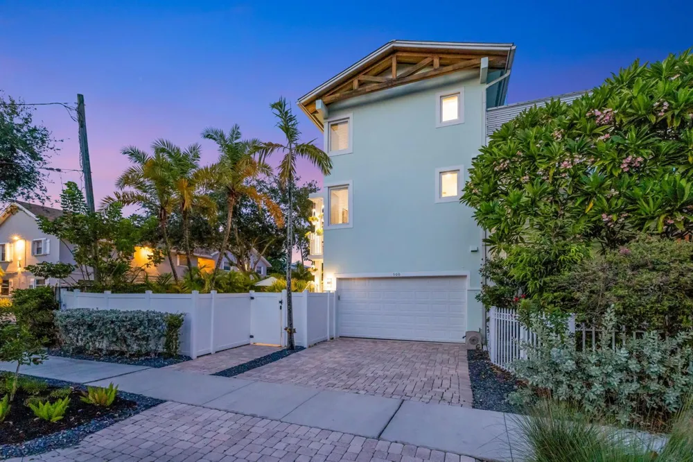 500 NE 17TH AVENUE Fort Lauderdale, FL 33301