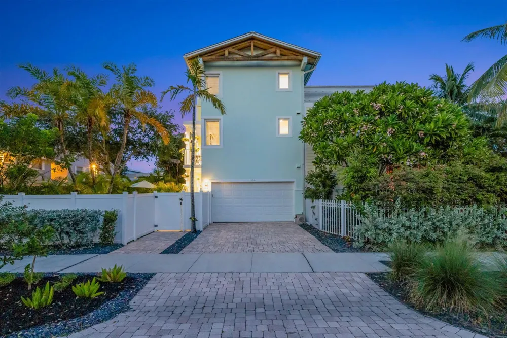 500 NE 17TH AVENUE Fort Lauderdale, FL 33301