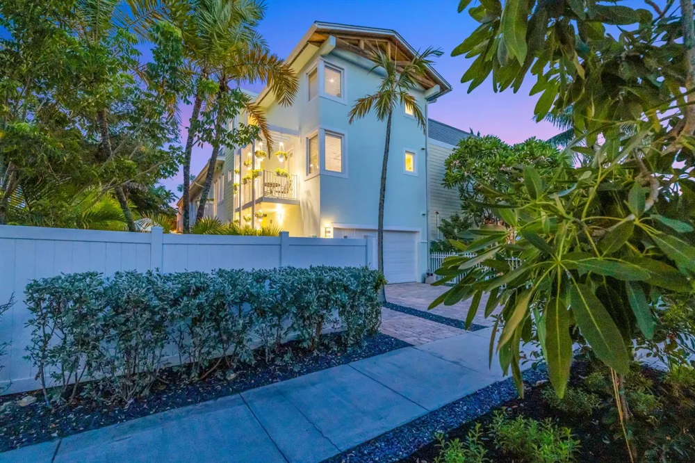500 NE 17TH AVENUE Fort Lauderdale, FL 33301