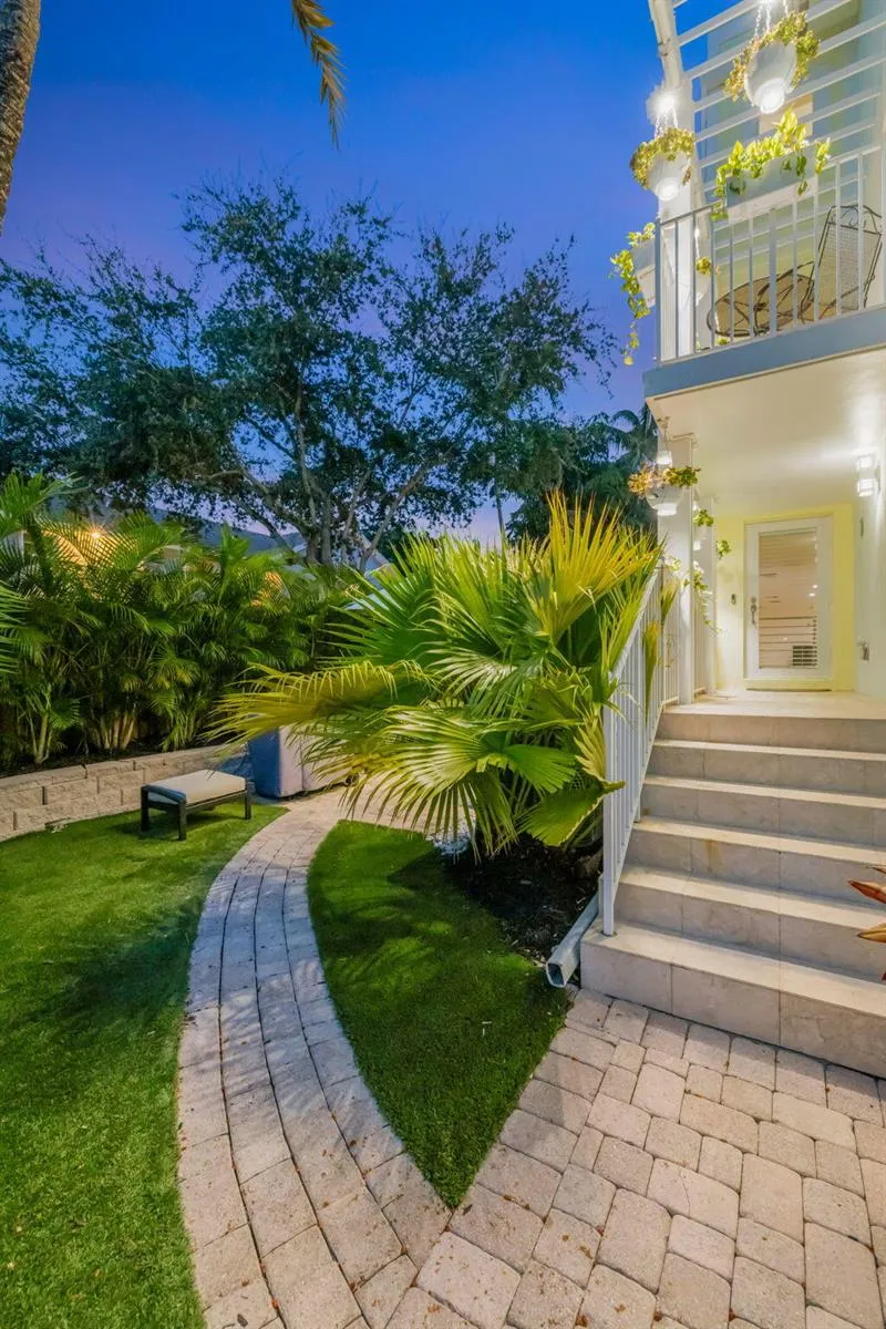 500 NE 17TH AVENUE Fort Lauderdale, FL 33301