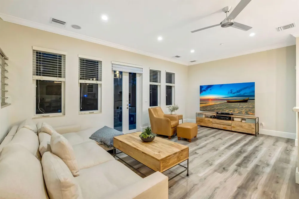 500 NE 17TH AVENUE Fort Lauderdale, FL 33301