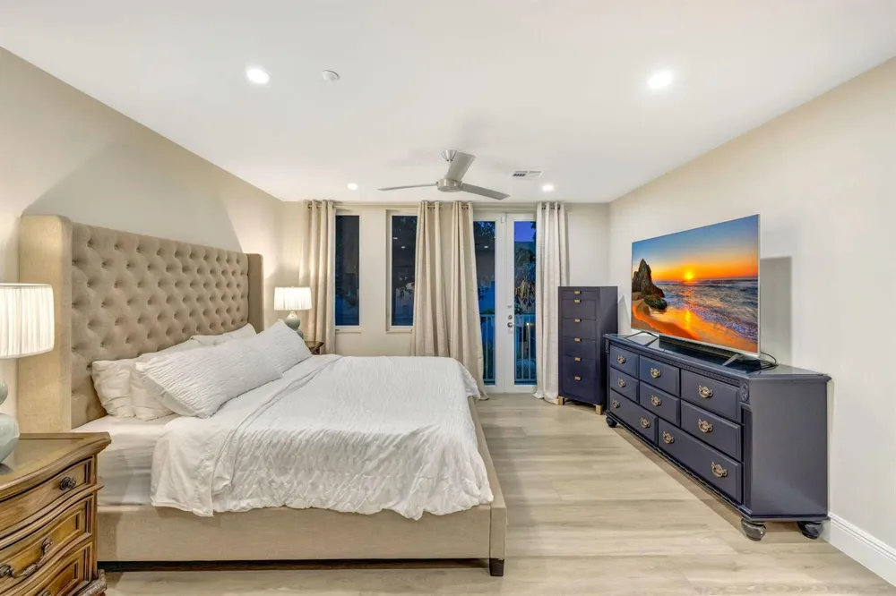 500 NE 17TH AVENUE Fort Lauderdale, FL 33301