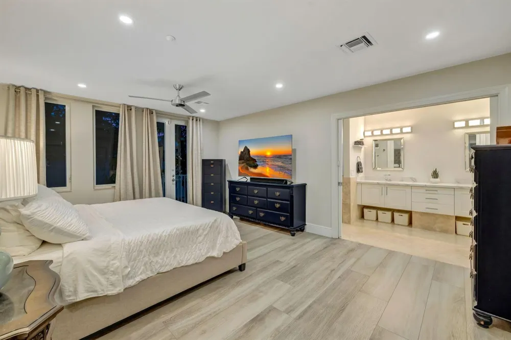 500 NE 17TH AVENUE Fort Lauderdale, FL 33301
