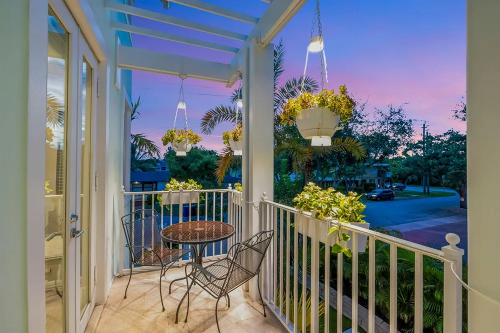 500 NE 17TH AVENUE Fort Lauderdale, FL 33301