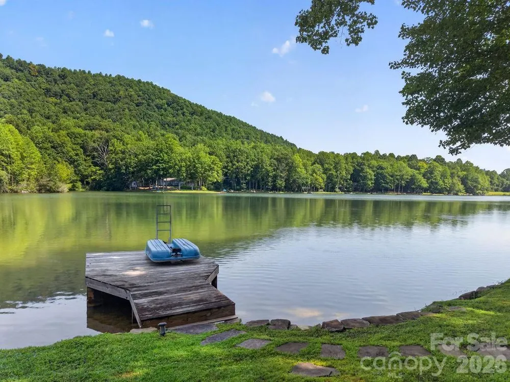 865 Haven Drive Saluda, NC 28773