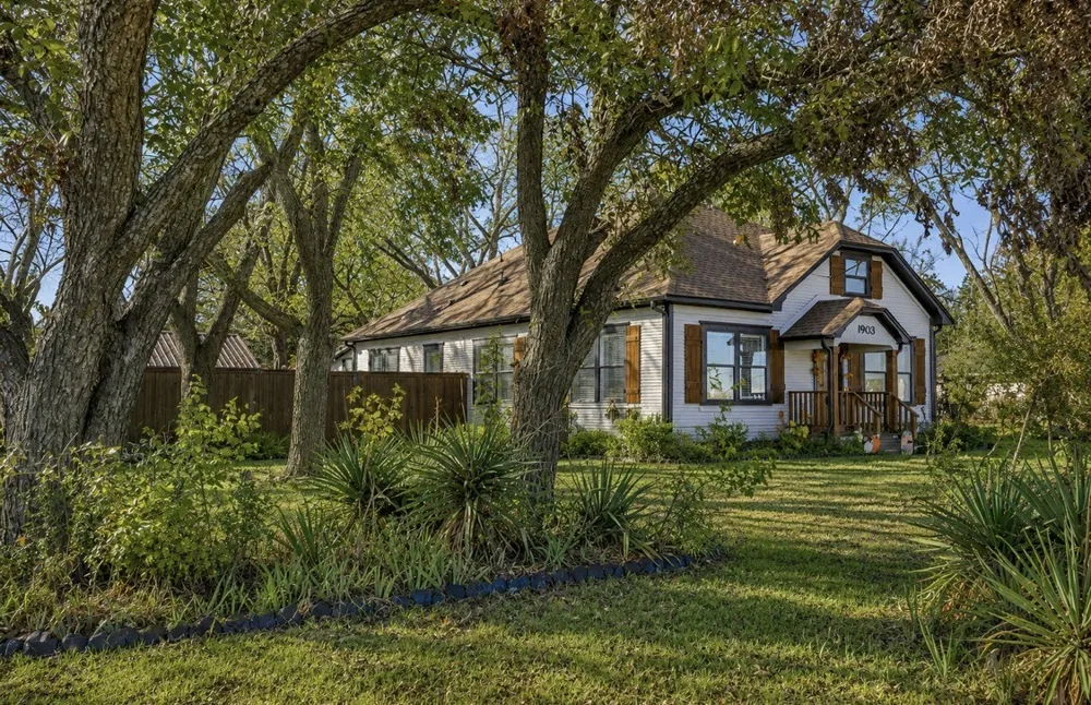 1903 Weaver Street Gainesville, TX 76240