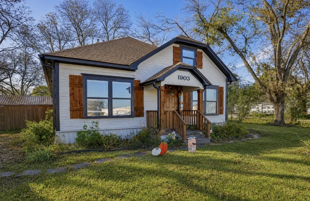 1903 Weaver Street Gainesville, TX 76240