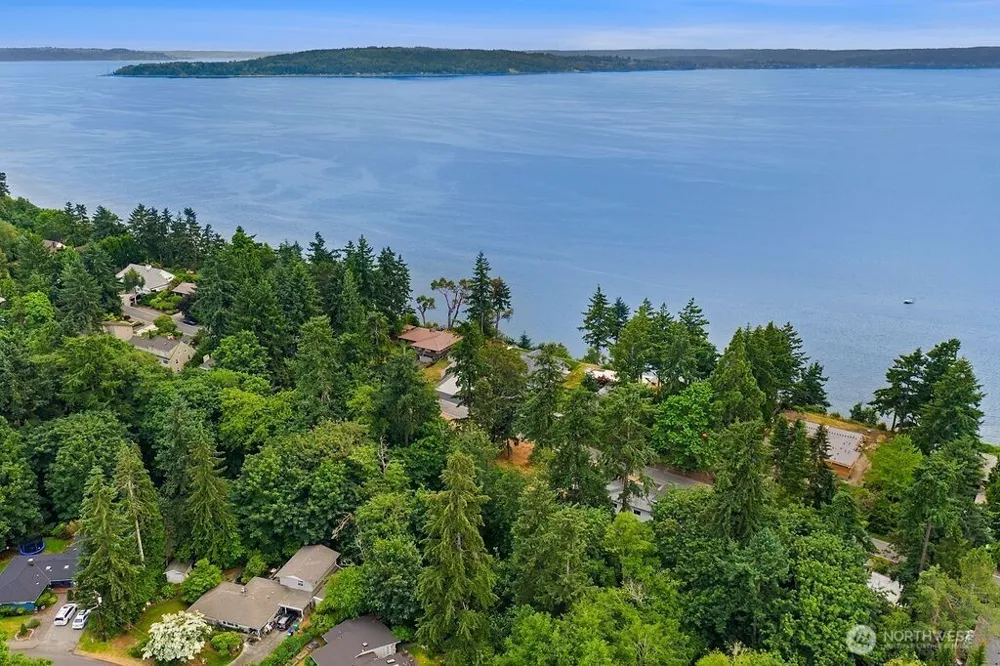 19210 SW Edgecliff Normandy Park, WA 98166