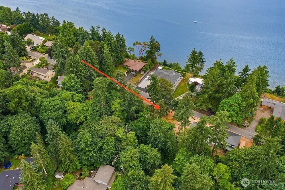 19210 SW Edgecliff Normandy Park, WA 98166