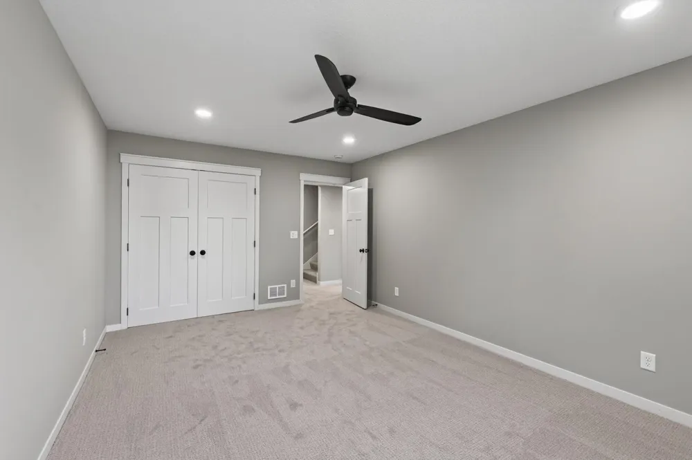 2353 7th Ave E North Saint Paul, MN 55109