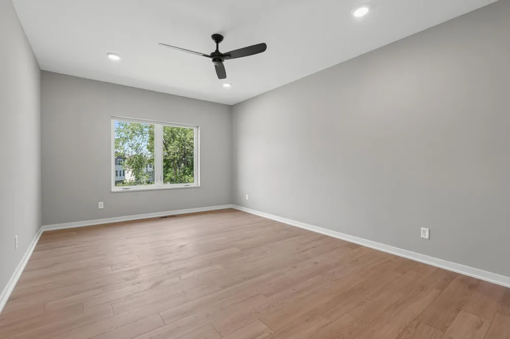 2353 7th Ave E North Saint Paul, MN 55109