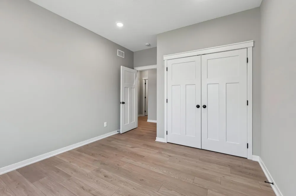 2353 7th Ave E North Saint Paul, MN 55109