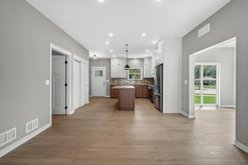 2353 7th Ave E North Saint Paul, MN 55109