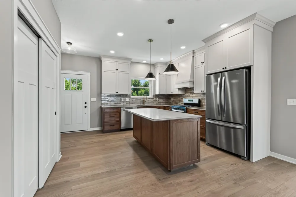 2353 7th Ave E North Saint Paul, MN 55109
