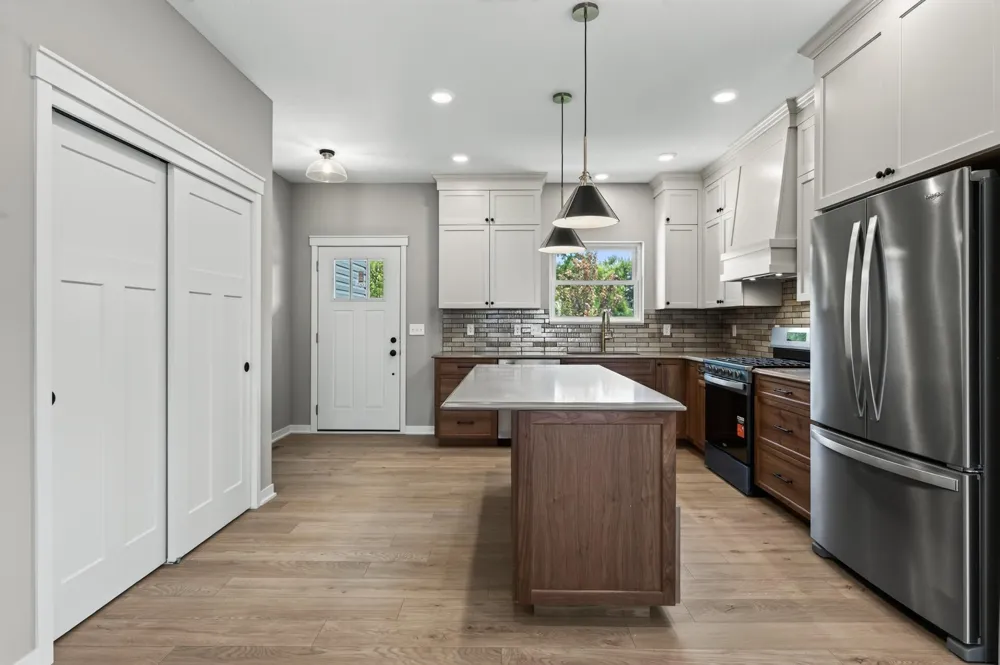 2353 7th Ave E North Saint Paul, MN 55109