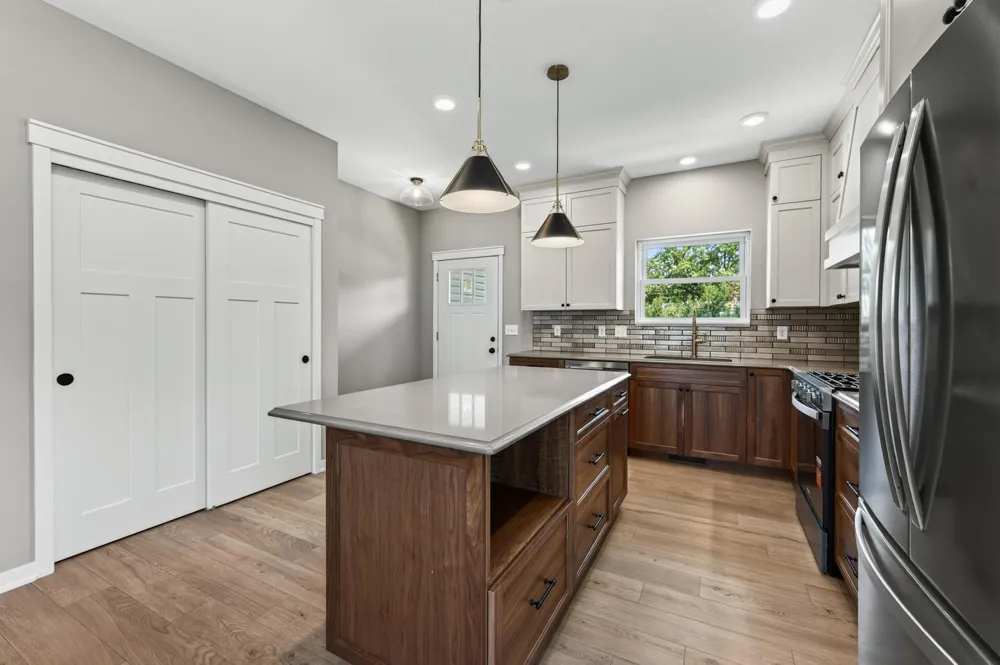 2353 7th Ave E North Saint Paul, MN 55109