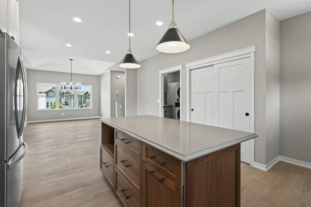 2353 7th Ave E North Saint Paul, MN 55109
