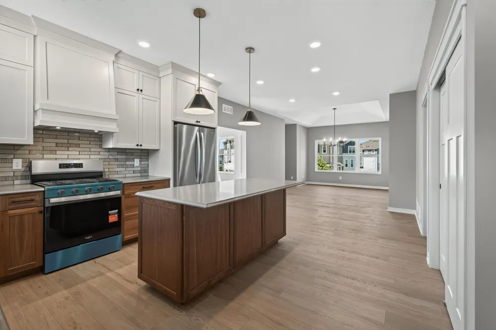 2353 7th Ave E North Saint Paul, MN 55109