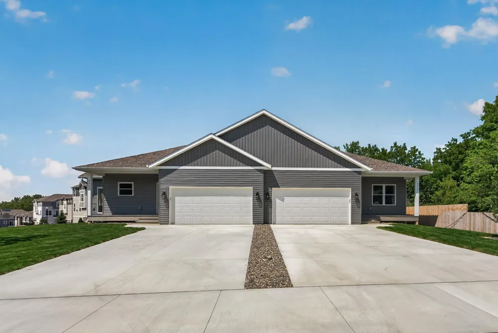 2353 7th Ave E North Saint Paul, MN 55109