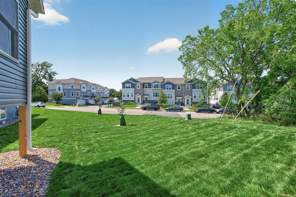 2357 7th Ave E North Saint Paul, MN 55109