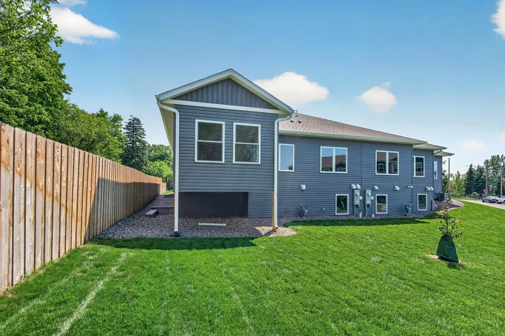 2357 7th Ave E North Saint Paul, MN 55109