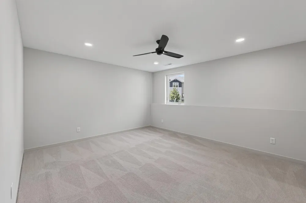 2357 7th Ave E North Saint Paul, MN 55109