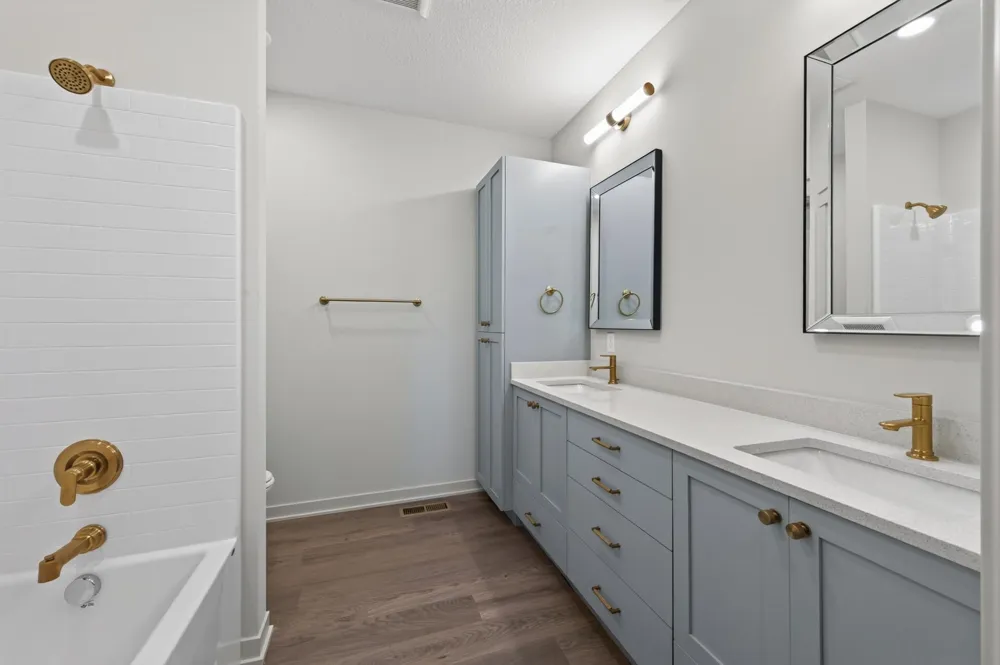 2357 7th Ave E North Saint Paul, MN 55109
