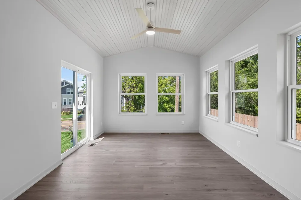 2357 7th Ave E North Saint Paul, MN 55109