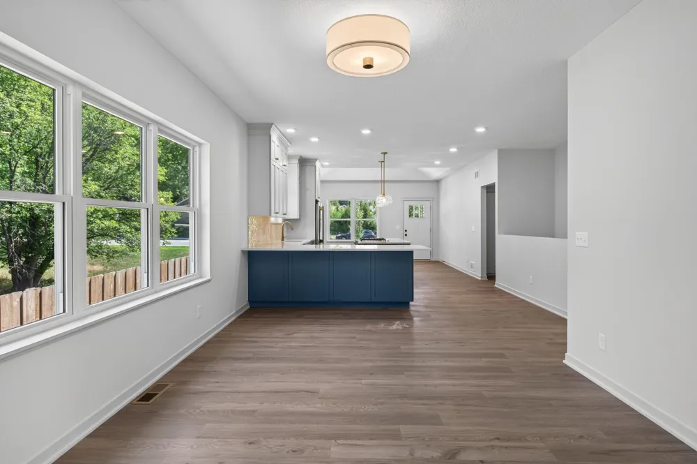 2357 7th Ave E North Saint Paul, MN 55109
