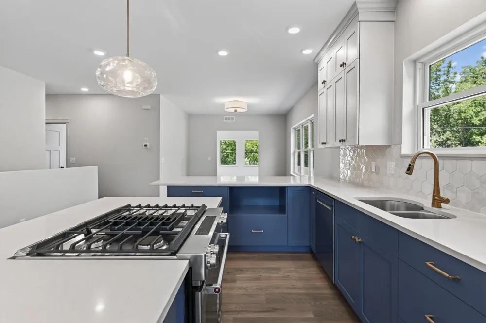2357 7th Ave E North Saint Paul, MN 55109