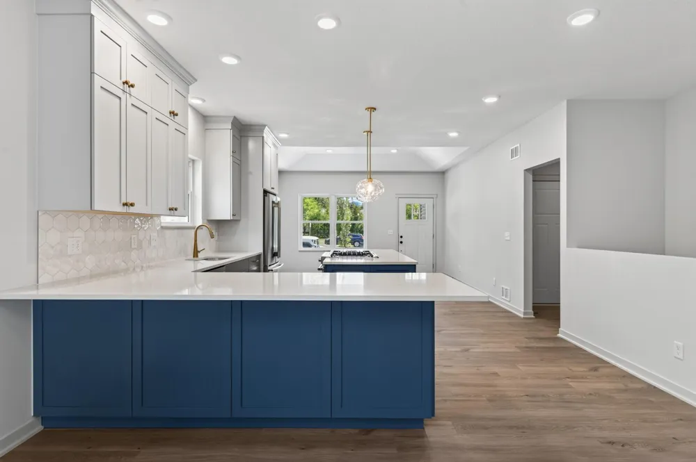 2357 7th Ave E North Saint Paul, MN 55109