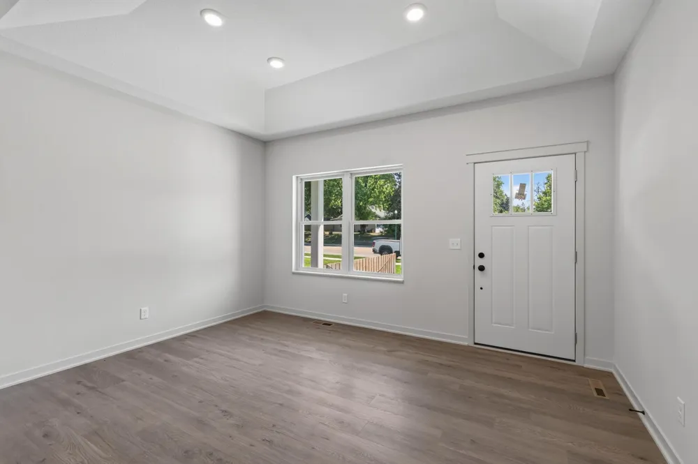 2357 7th Ave E North Saint Paul, MN 55109