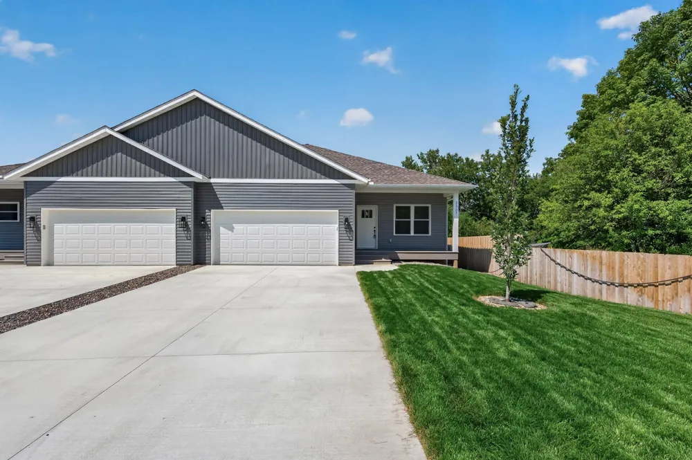 2357 7th Ave E North Saint Paul, MN 55109