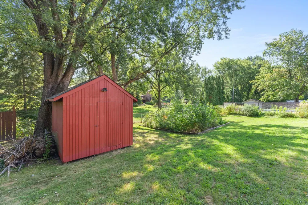 4212 Desoto Street Vadnais Heights, MN 55127