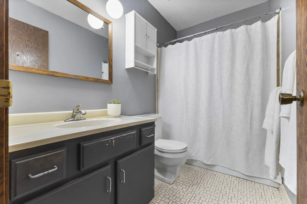 4212 Desoto Street Vadnais Heights, MN 55127
