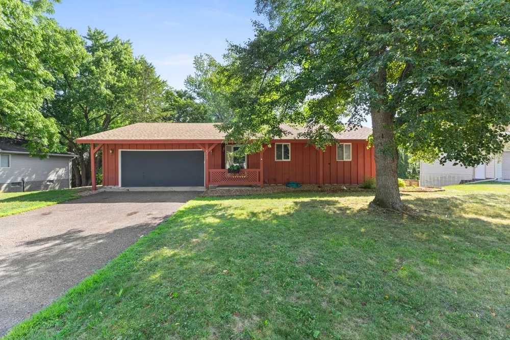 4212 Desoto Street Vadnais Heights, MN 55127