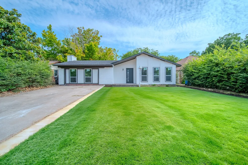 821 Lexington Drive Lancaster, TX 75134