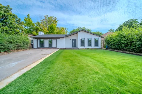 821 Lexington Drive
