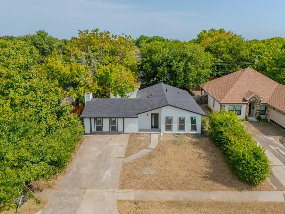821 Lexington Drive Lancaster, TX 75134