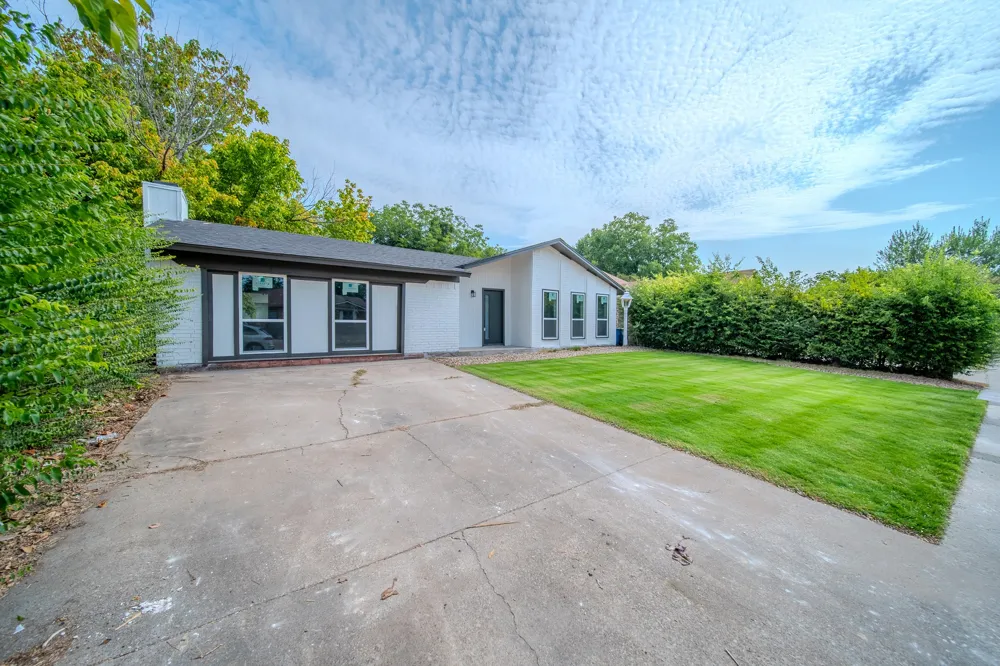 821 Lexington Drive Lancaster, TX 75134