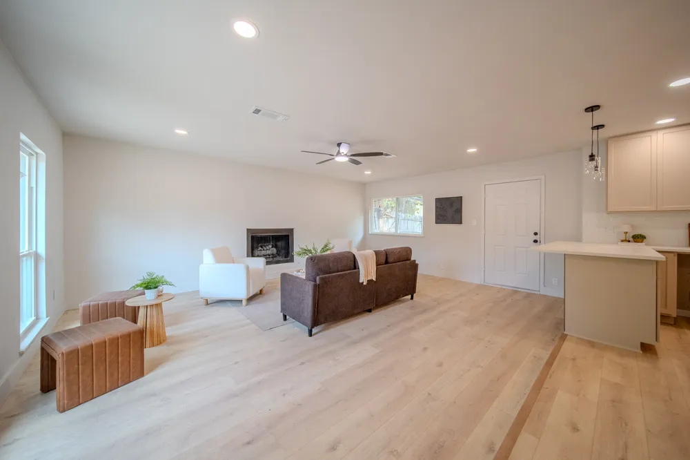 821 Lexington Drive Lancaster, TX 75134