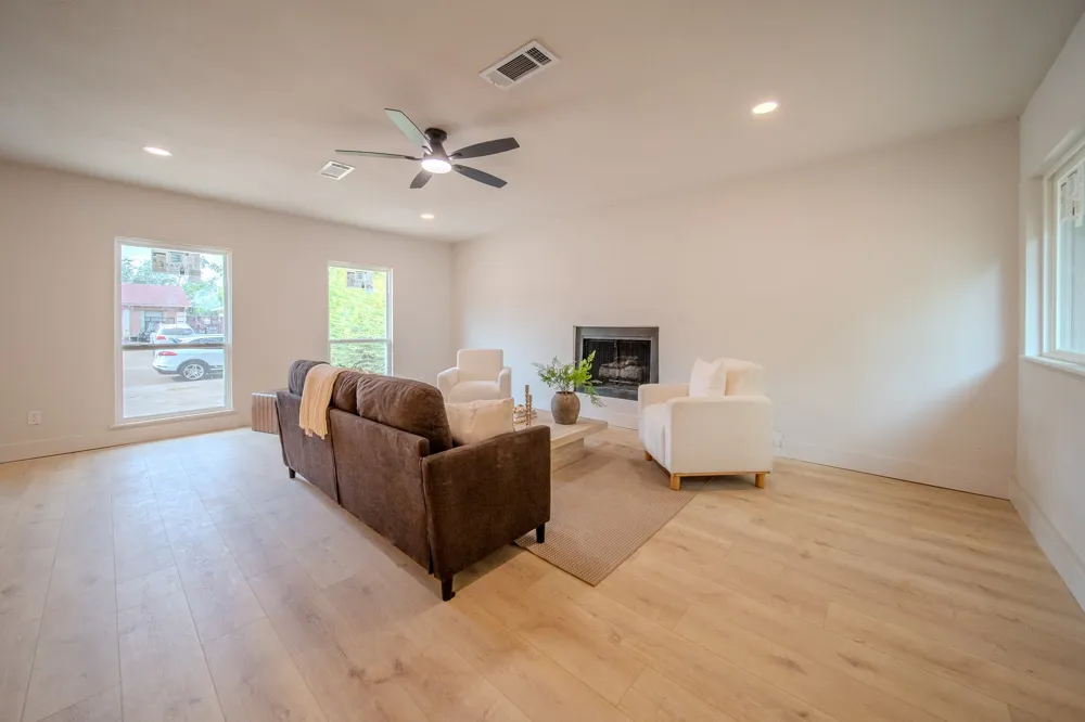 821 Lexington Drive Lancaster, TX 75134