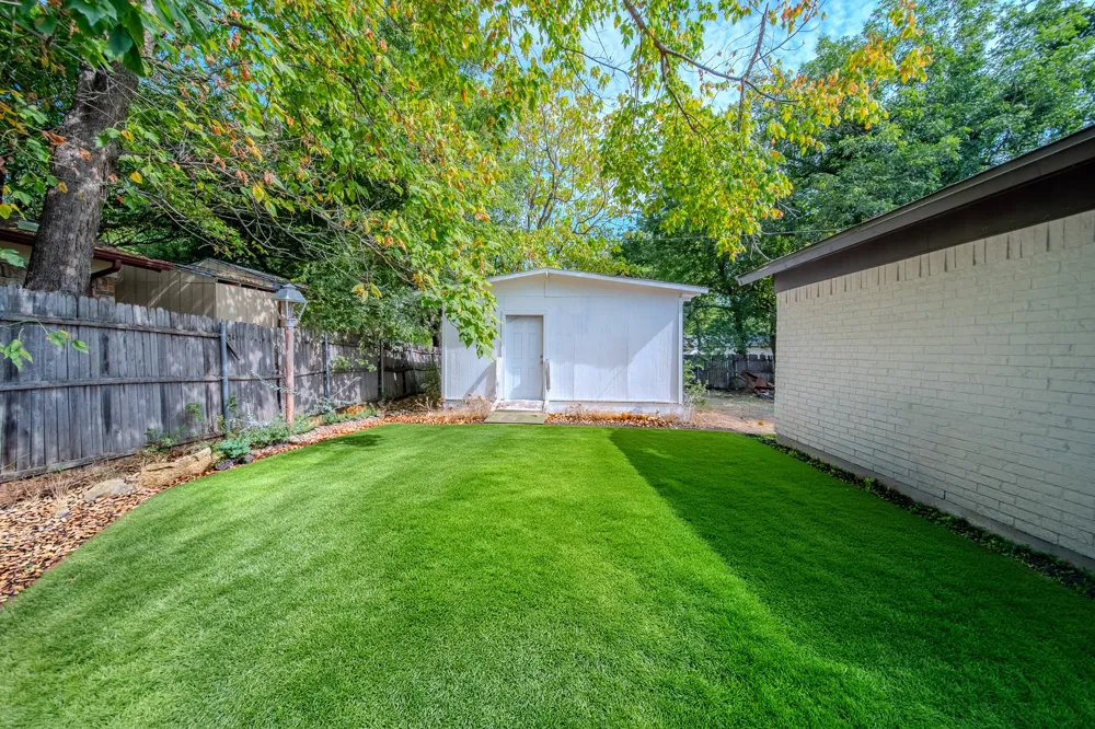821 Lexington Drive Lancaster, TX 75134