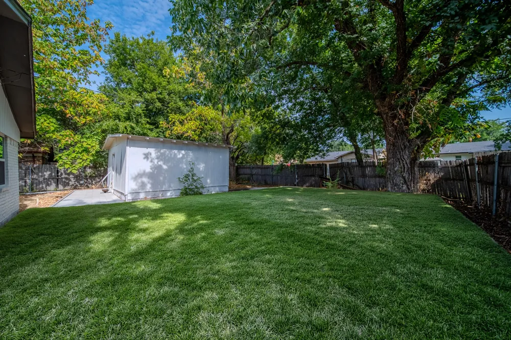 821 Lexington Drive Lancaster, TX 75134