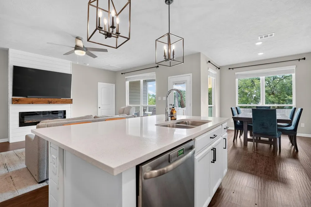 4105 Gregg Court College Station, TX 77845