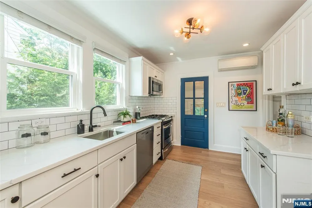 22 Euclid Place Montclair, NJ 07042