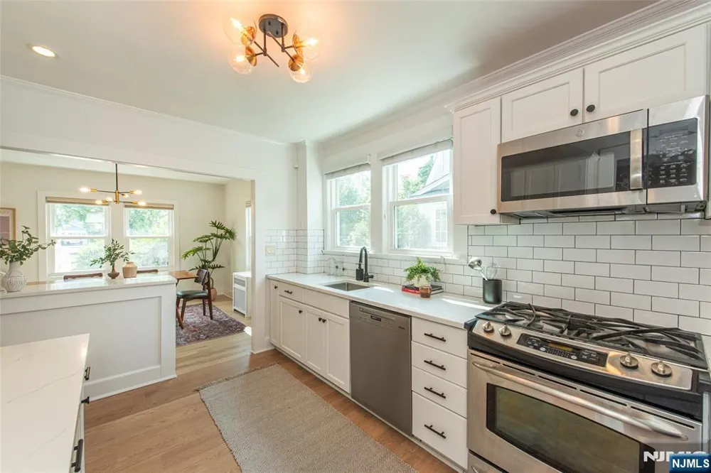 22 Euclid Place Montclair, NJ 07042
