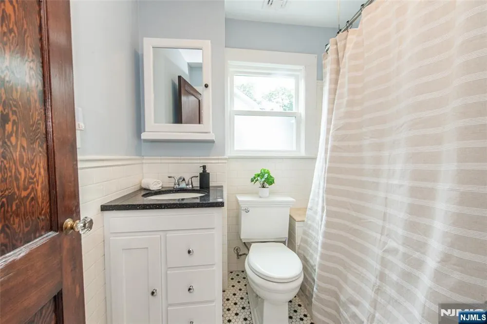 22 Euclid Place Montclair, NJ 07042